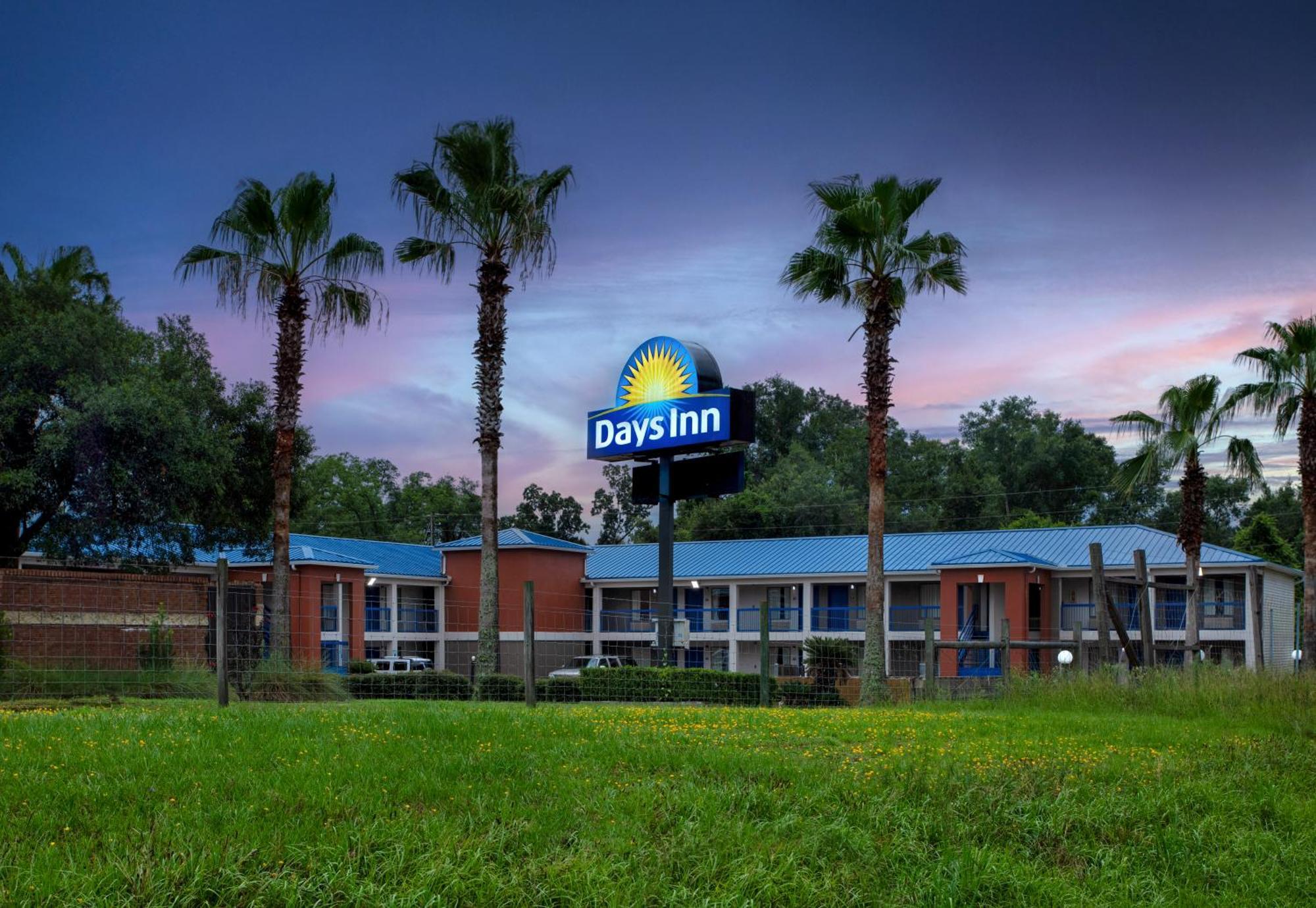 Days Inn By Wyndham Чипли Экстерьер фото